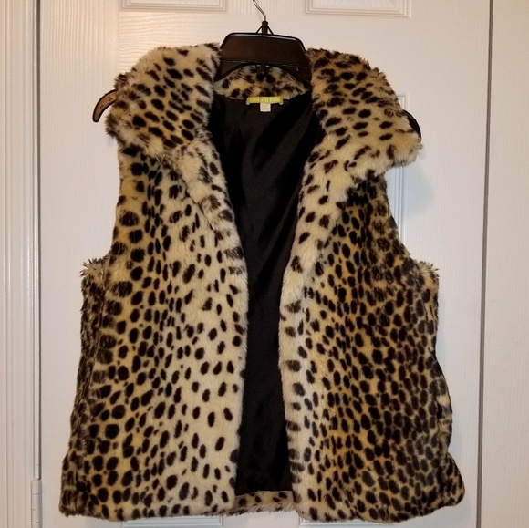 Gianni Bini Jackets & Blazers - Gianni Bini Faux Fur Vest XS